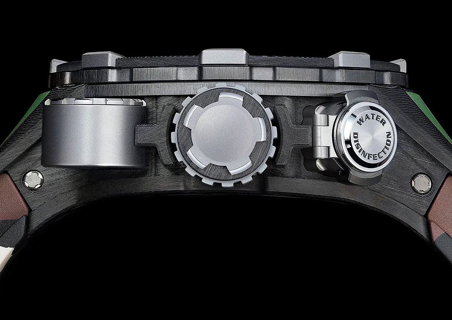 The super-tough TPT Carbon case is a whopping 51mm