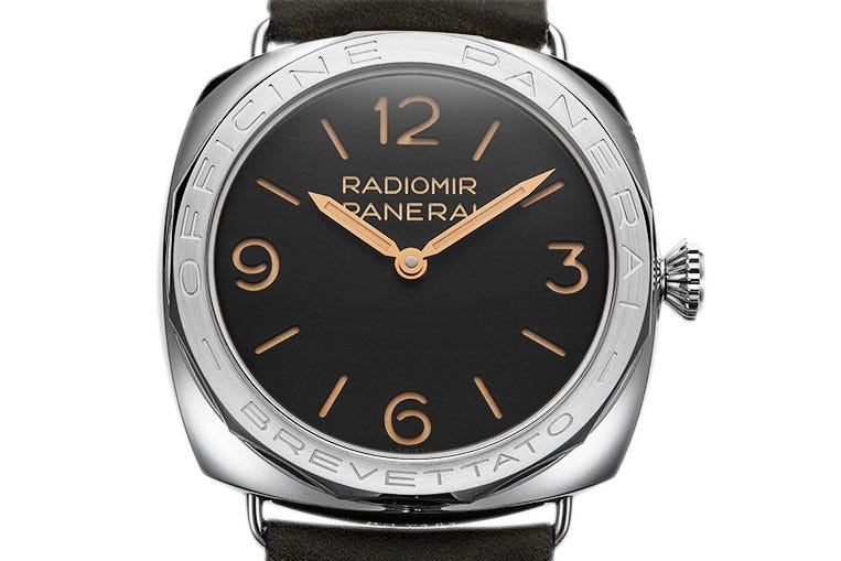 The Radiomir PAM00685 is a reissue of the 1938 'Brevettato' Radiomir, originally painted with radium